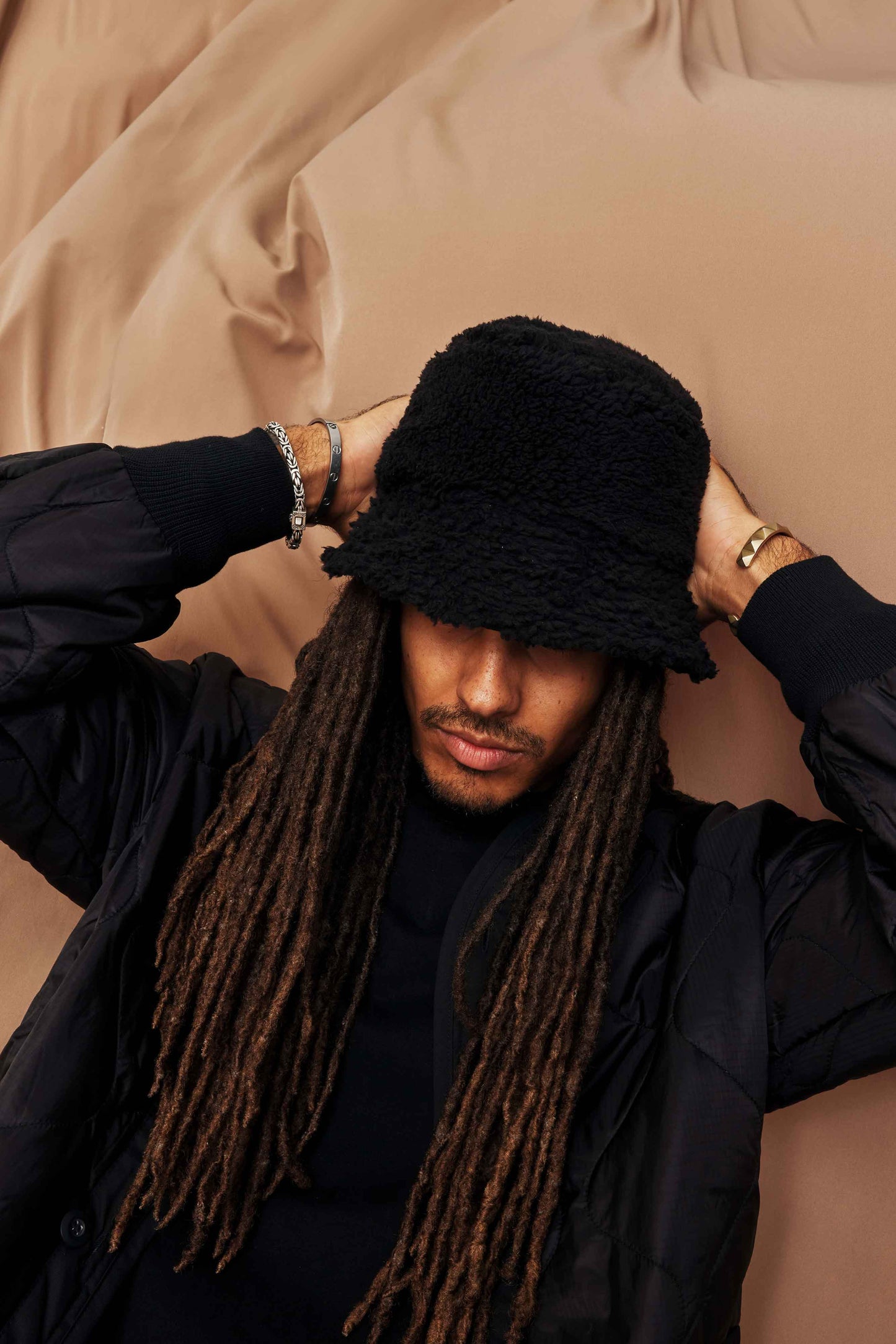 The Bucket Hat en noir