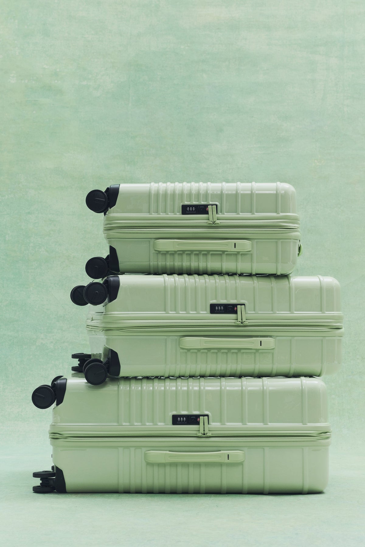 The Large Check-In Roller in Glossy Mint