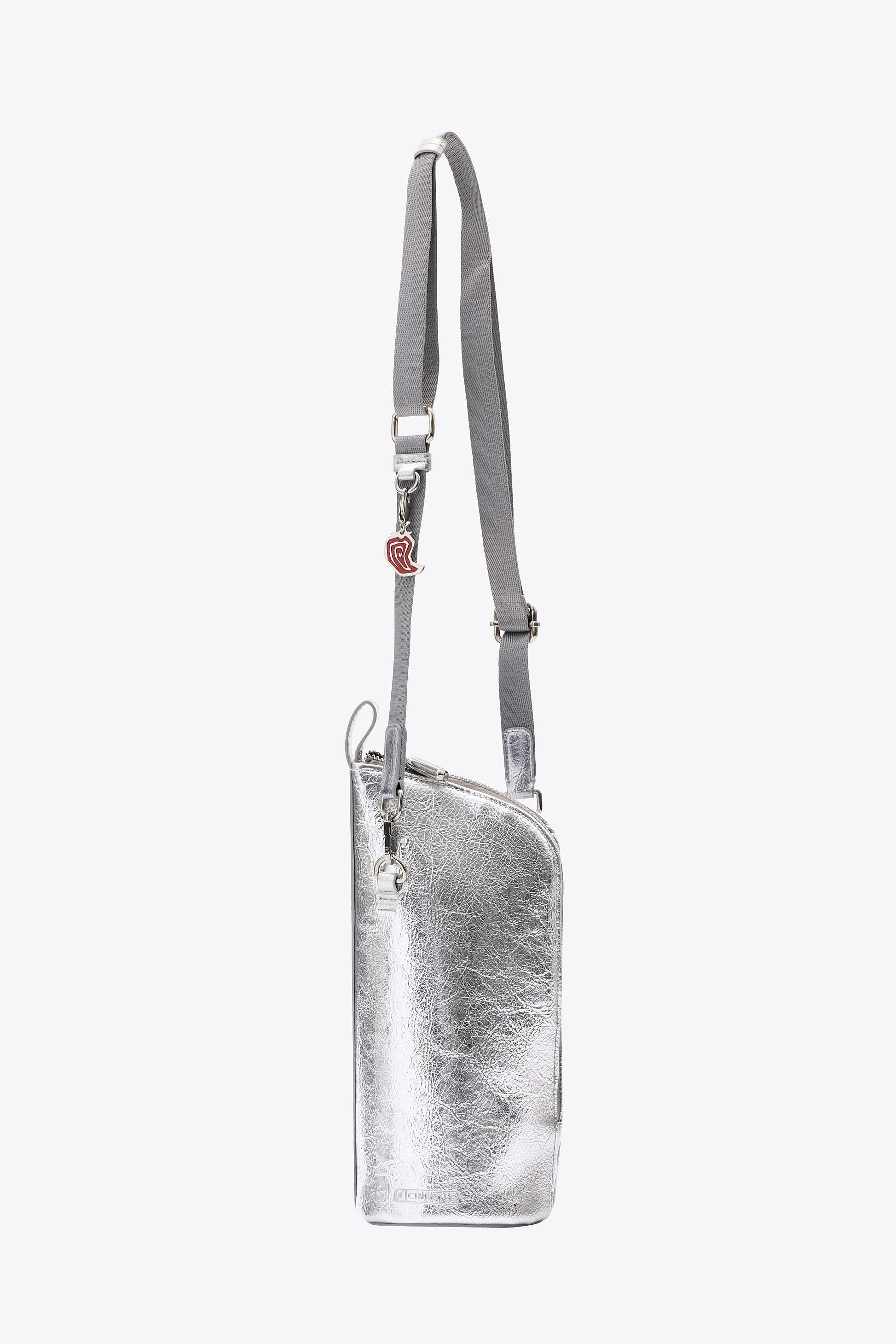 【ペリーコ】シルバーバッグ BÉIS x Chiptole 'The Burrito Holder Crossbody' in Metallic
