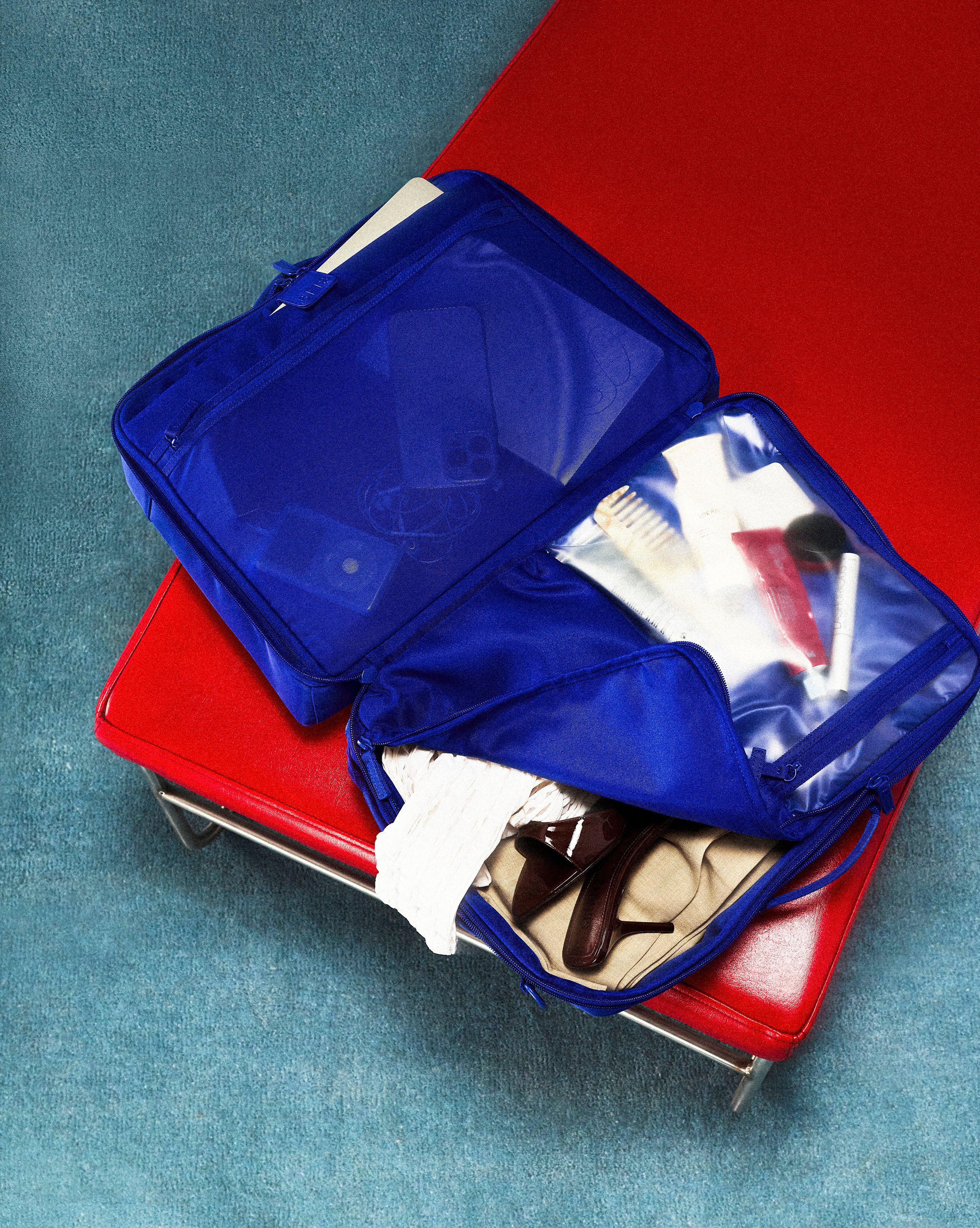 BÉIS 'The Ultimate Travel Duffle' in Cobalt Blue - Blue Duffle Bag