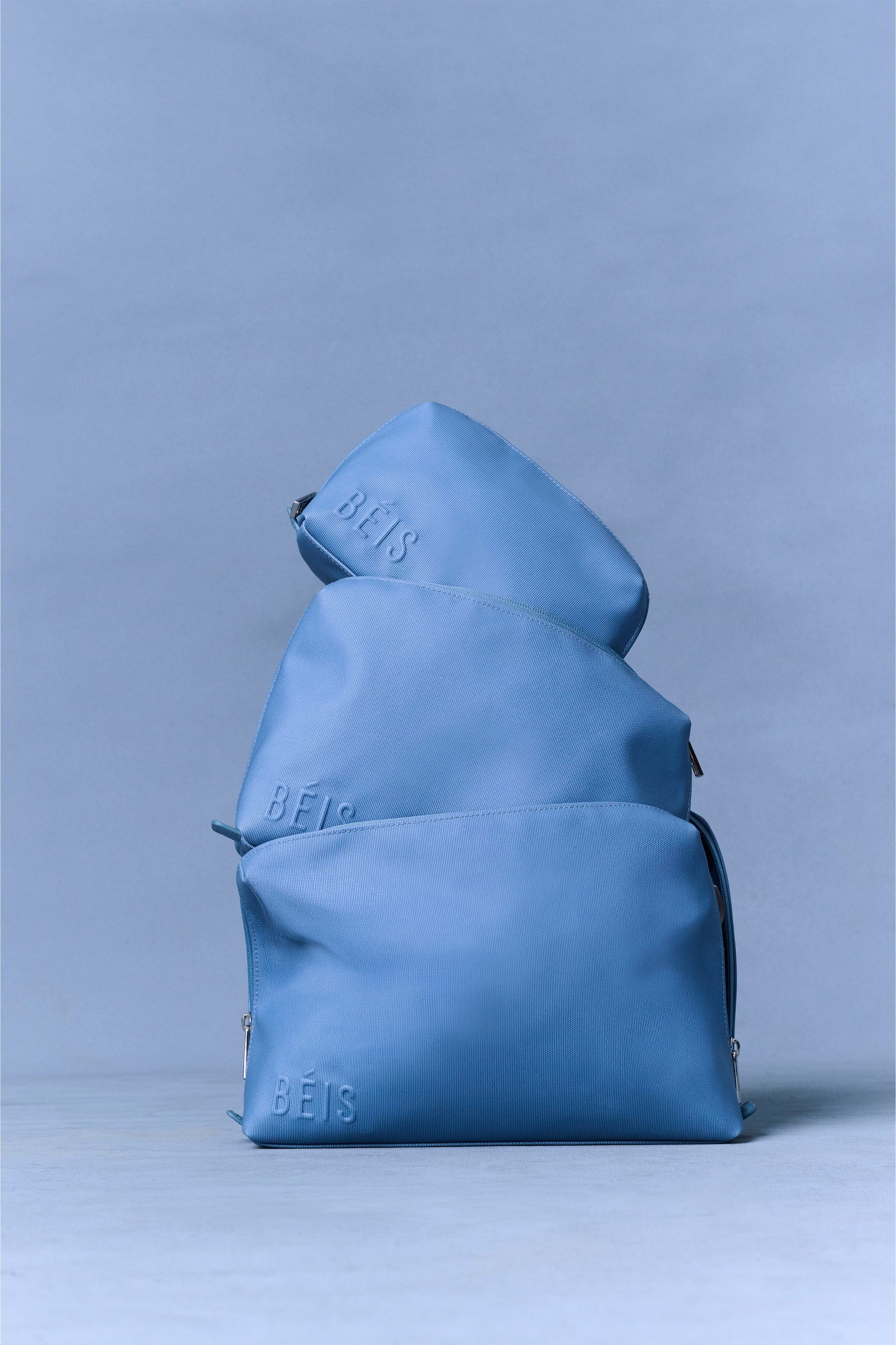 BÉIS 'The Medium Cosmetic Pouch' in Dusty Blue