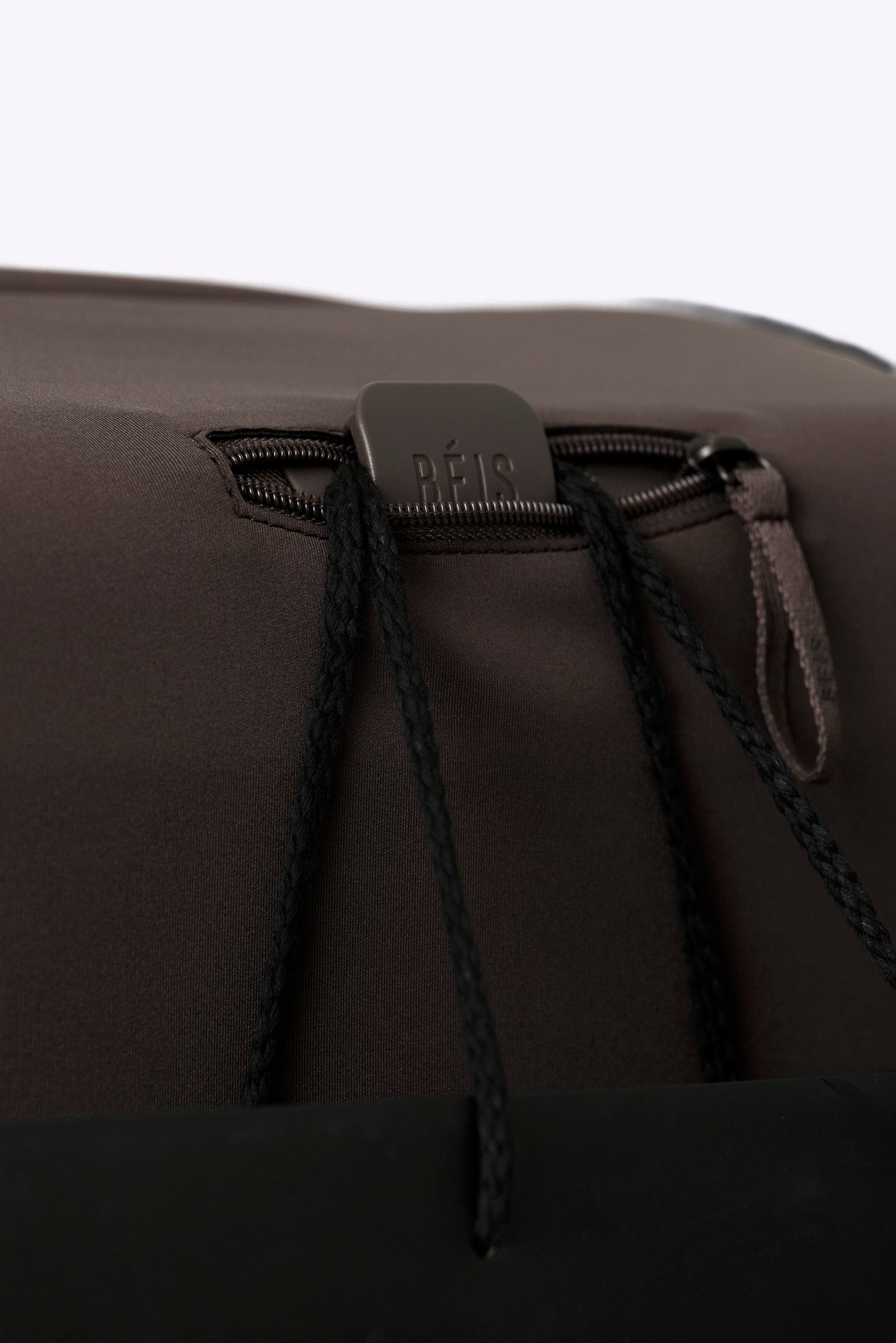 The Hybrid Check-In Luggage Cover in Espresso