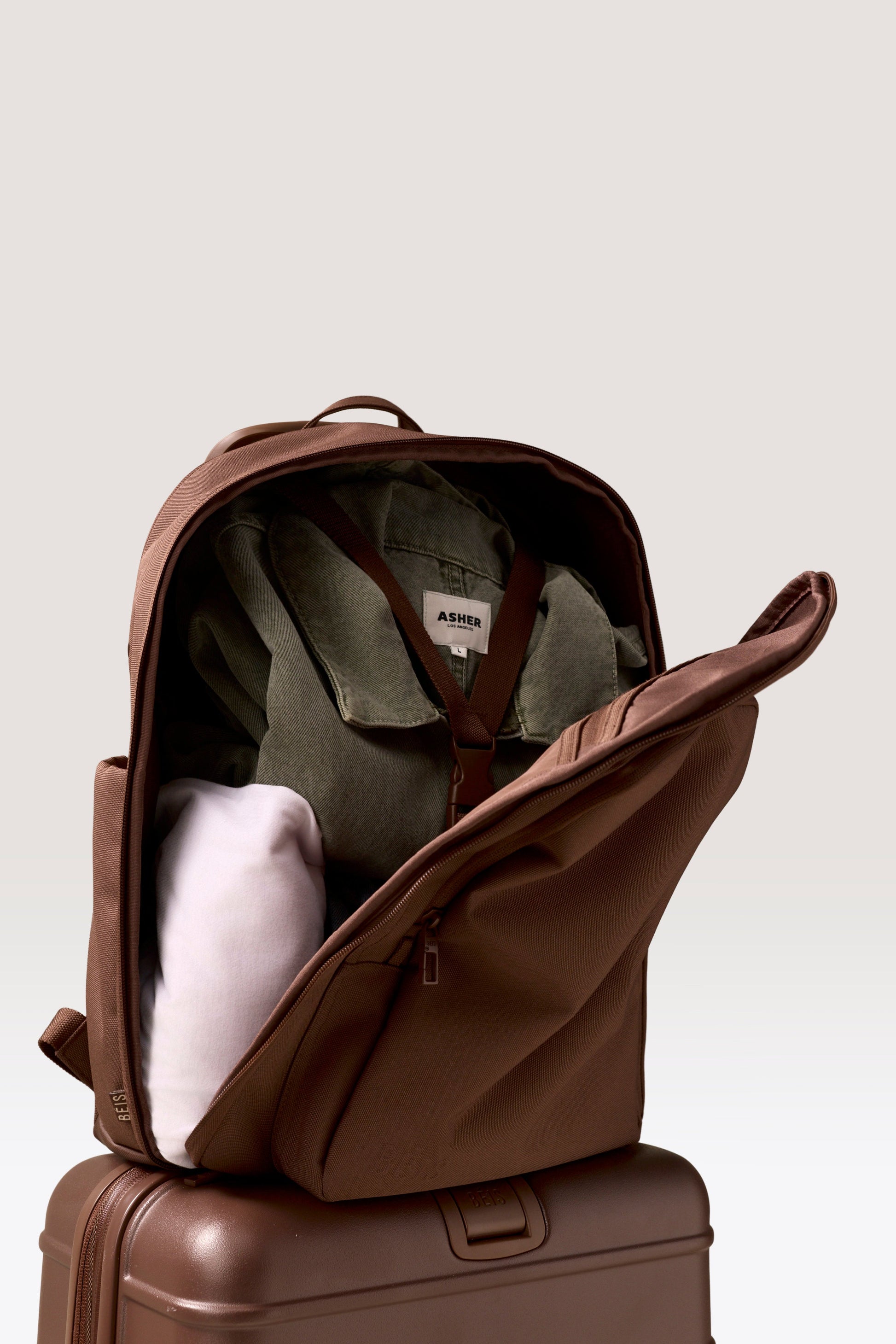 BÉIS 'The Backpack' in Maple