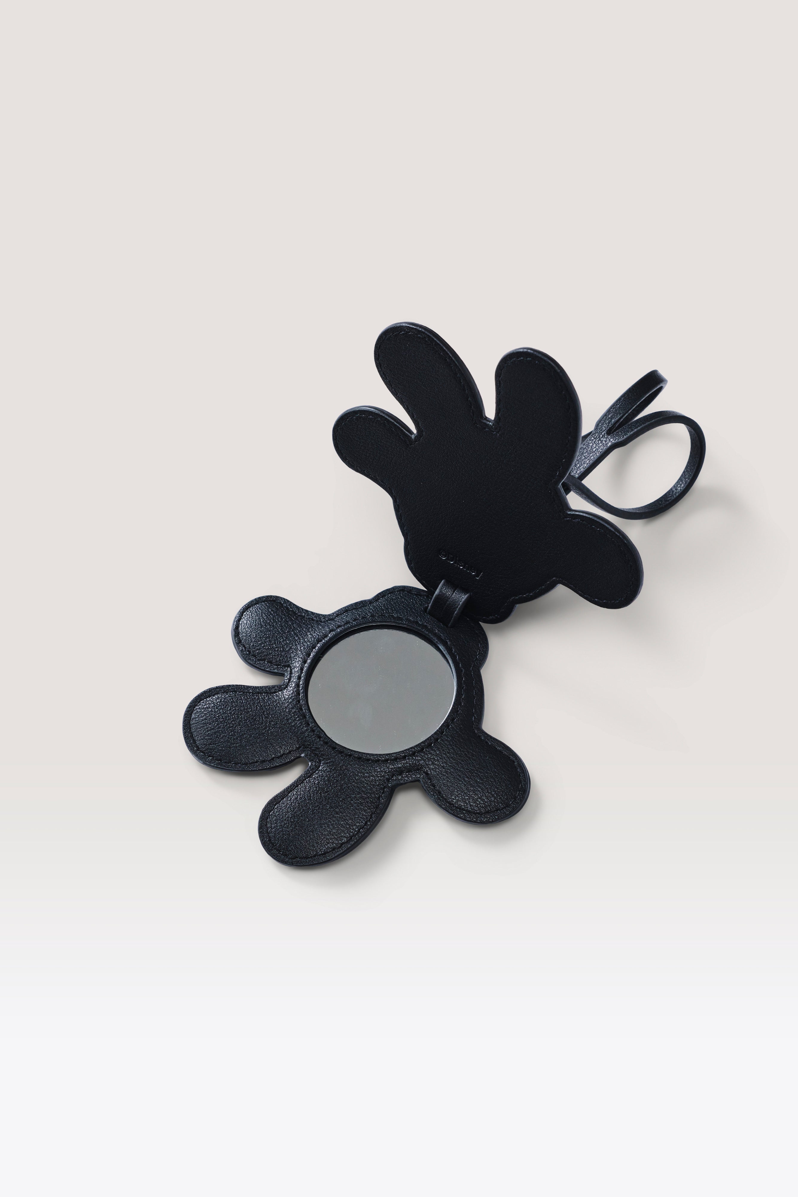 BÉIS 'The Mickey Mouse Glove Mirror Charm' in Black - Disney