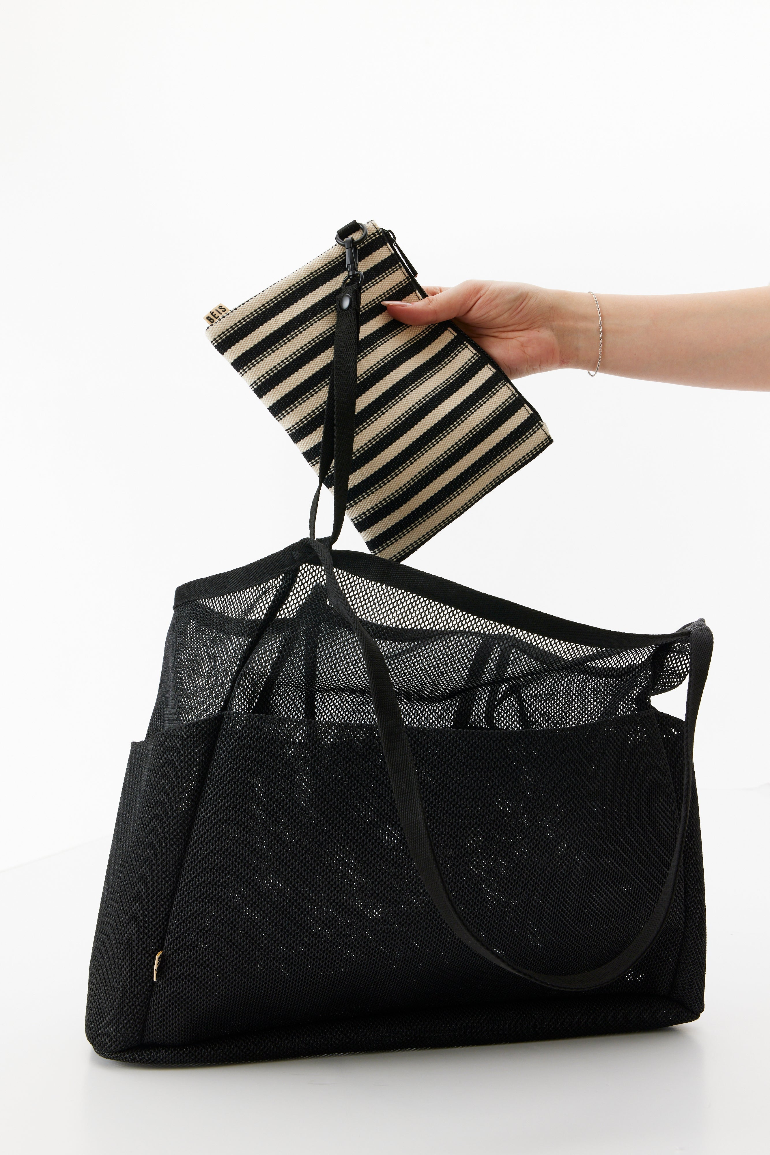 Mesh bottom beach bag online