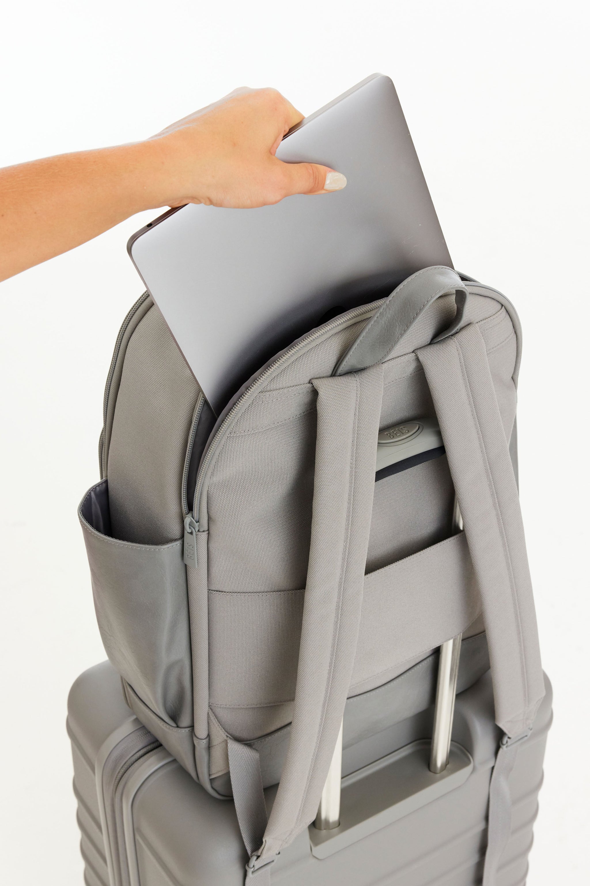 Béis 'The Backpack' in Gray - Gray Laptop Backpack For Work & Travel