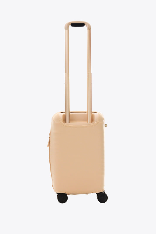 Le petit couvre-bagages de cabine en beige