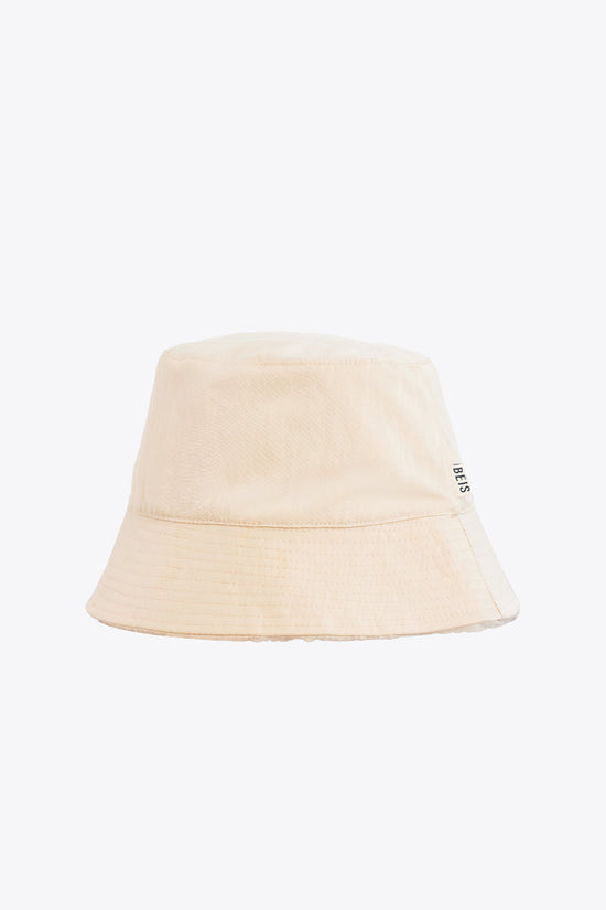 Le chapeau Bucket en beige