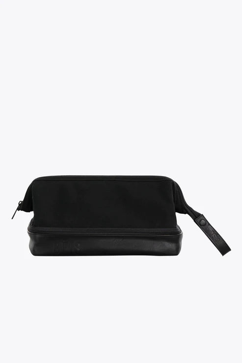 beis makeup travel bag The In Flight Cosmetic Set In Beige this cosmetic pouch keeps your essentials (and then some) organized and ready for anything BEIS The Small Cosmetic Pouch
