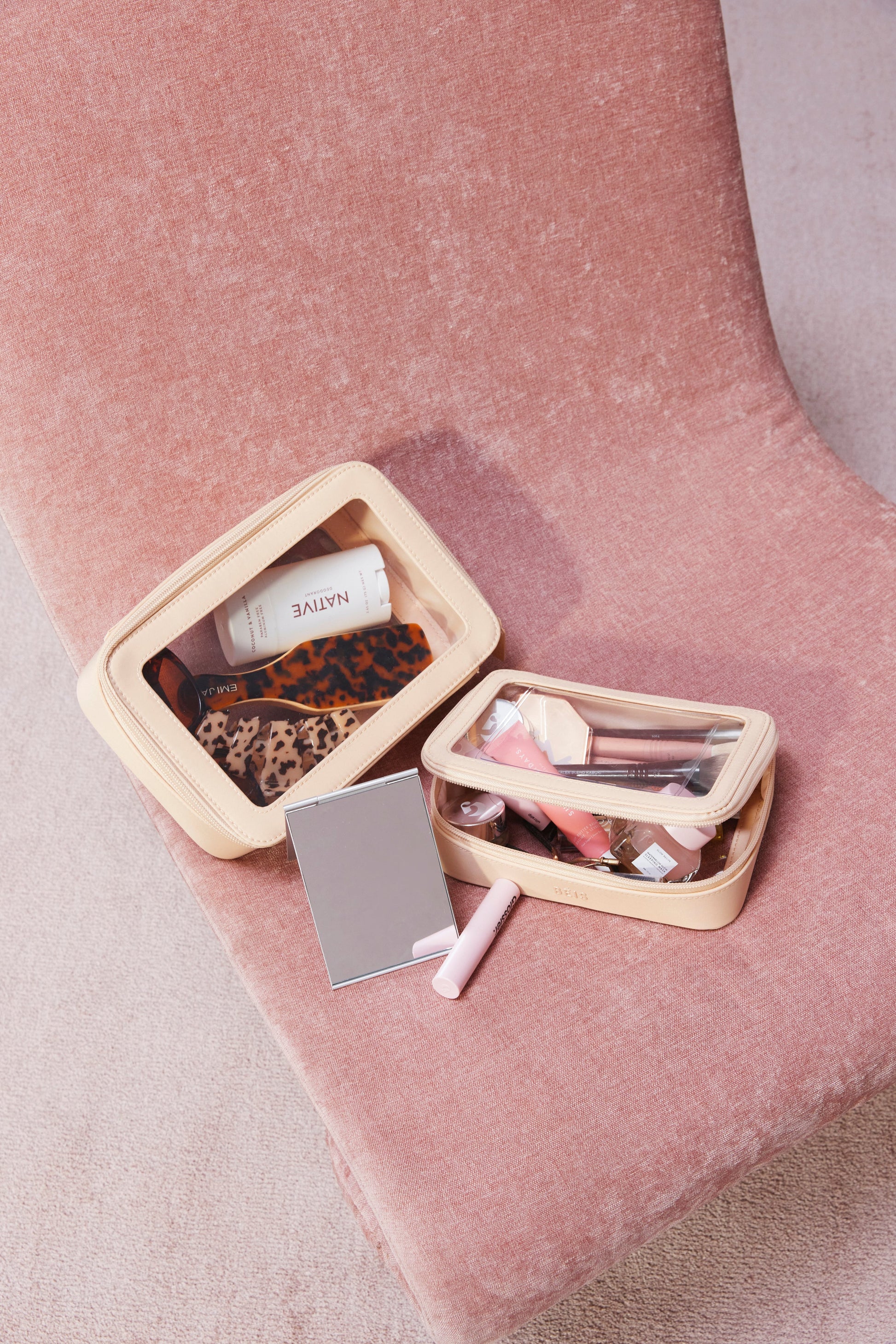 BÉIS 'The In Flight Cosmetic Set' In Beige BÉIS 'The In Flight Cosmetic Set' In Beige