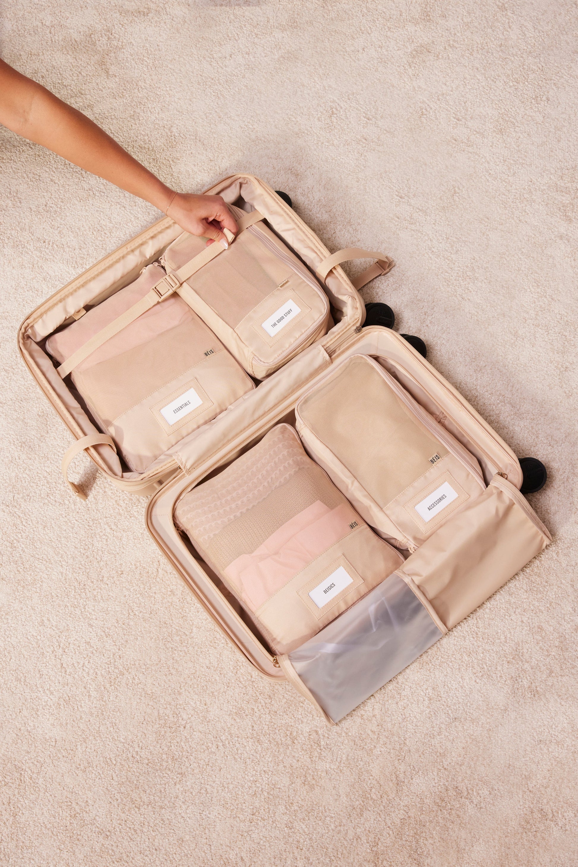 Béis The Compression Set of 6 Packing Cubes in Beige