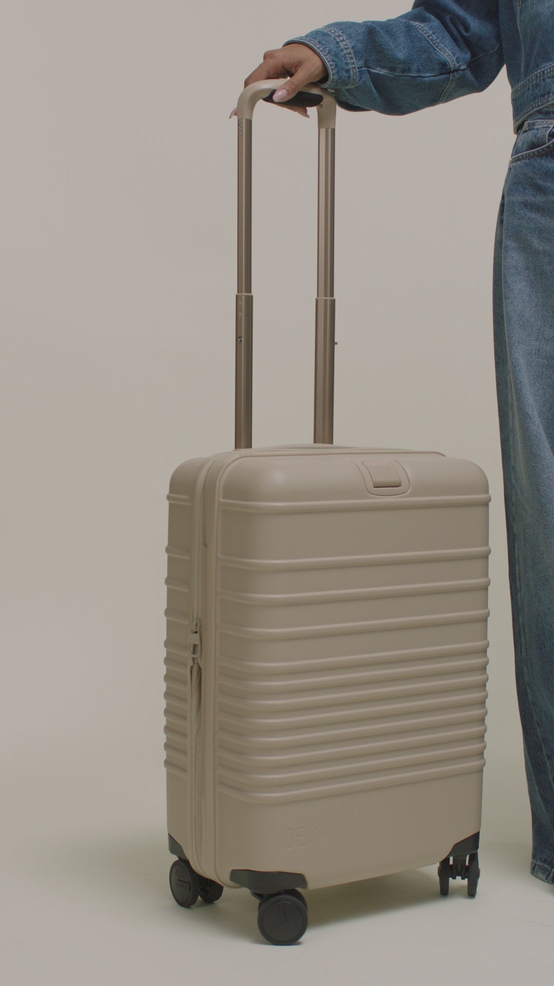 BÉIS 'The Carry-On Roller' in Beige - 21
