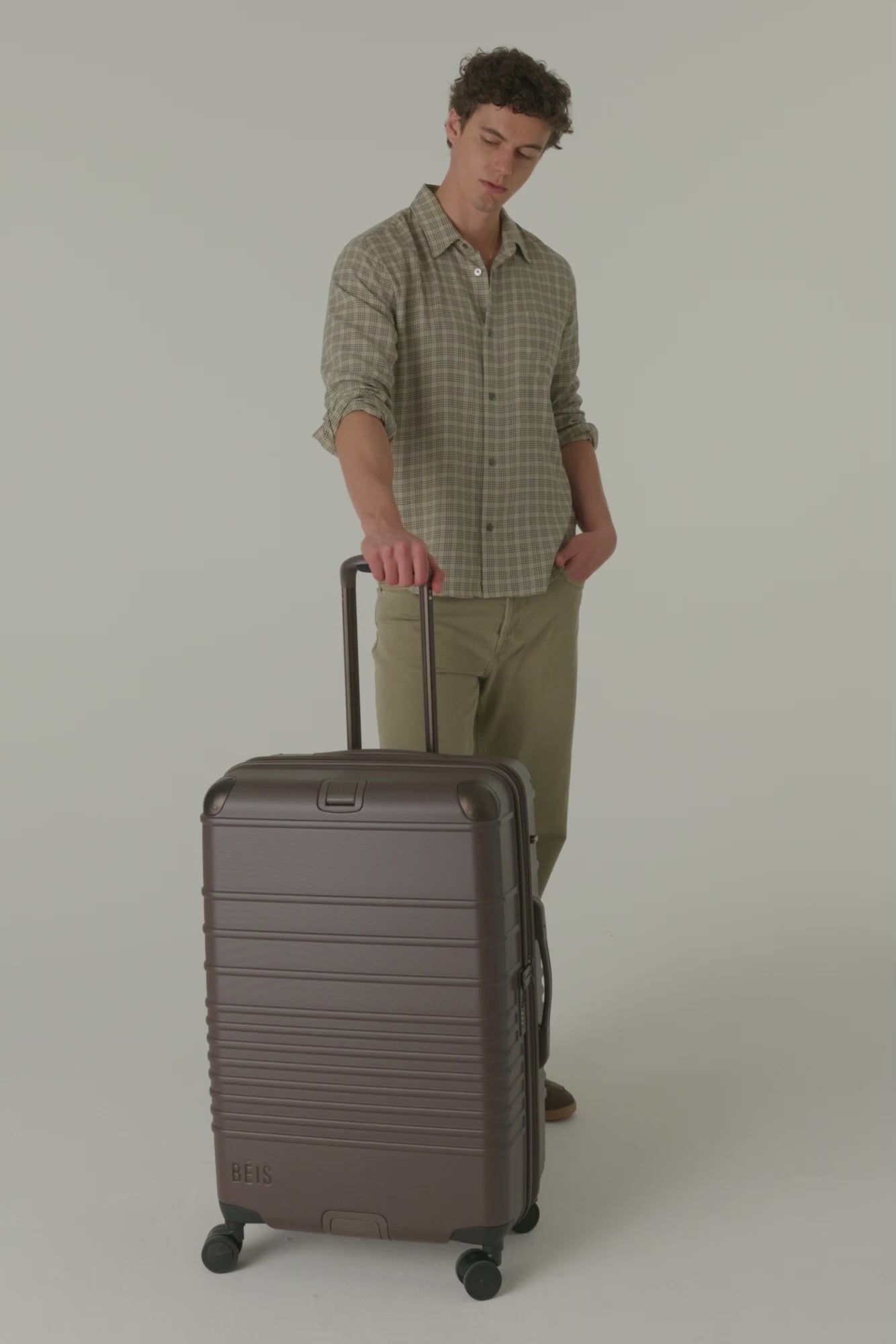 BÉIS 'The Hybrid Check-In Roller' in Espresso - Brown Hybrid Check