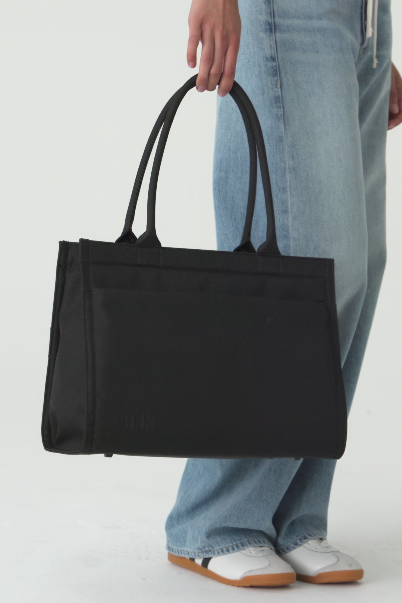 BÉIS 'The Book Tote' in Black - Book Tote Bag in Black