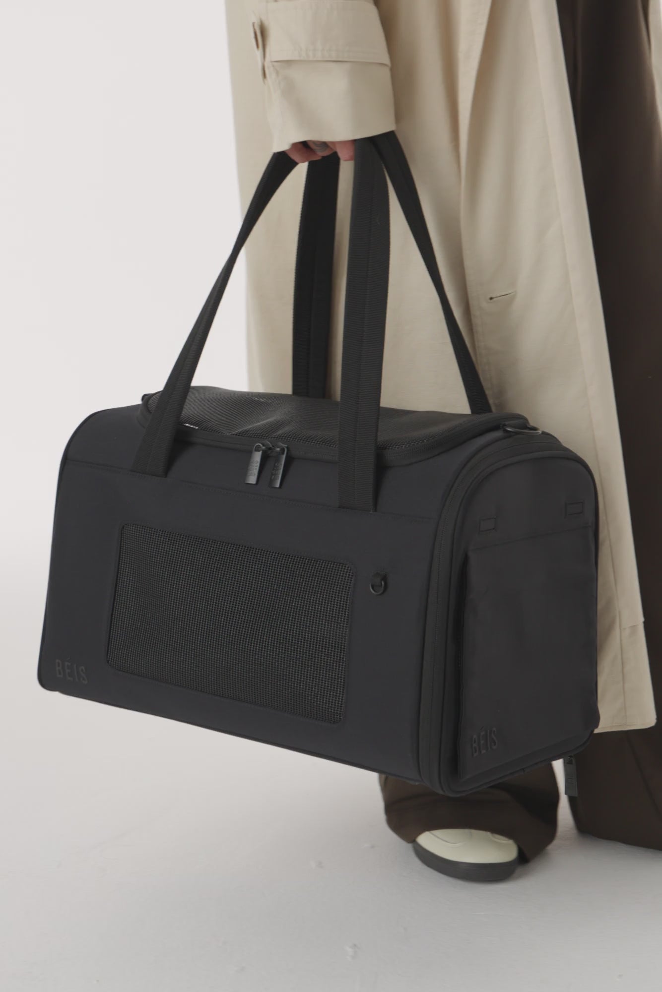 BÉIS 'The Pet Carrier' in Black - TSA Approved Pet Carrier Bag for