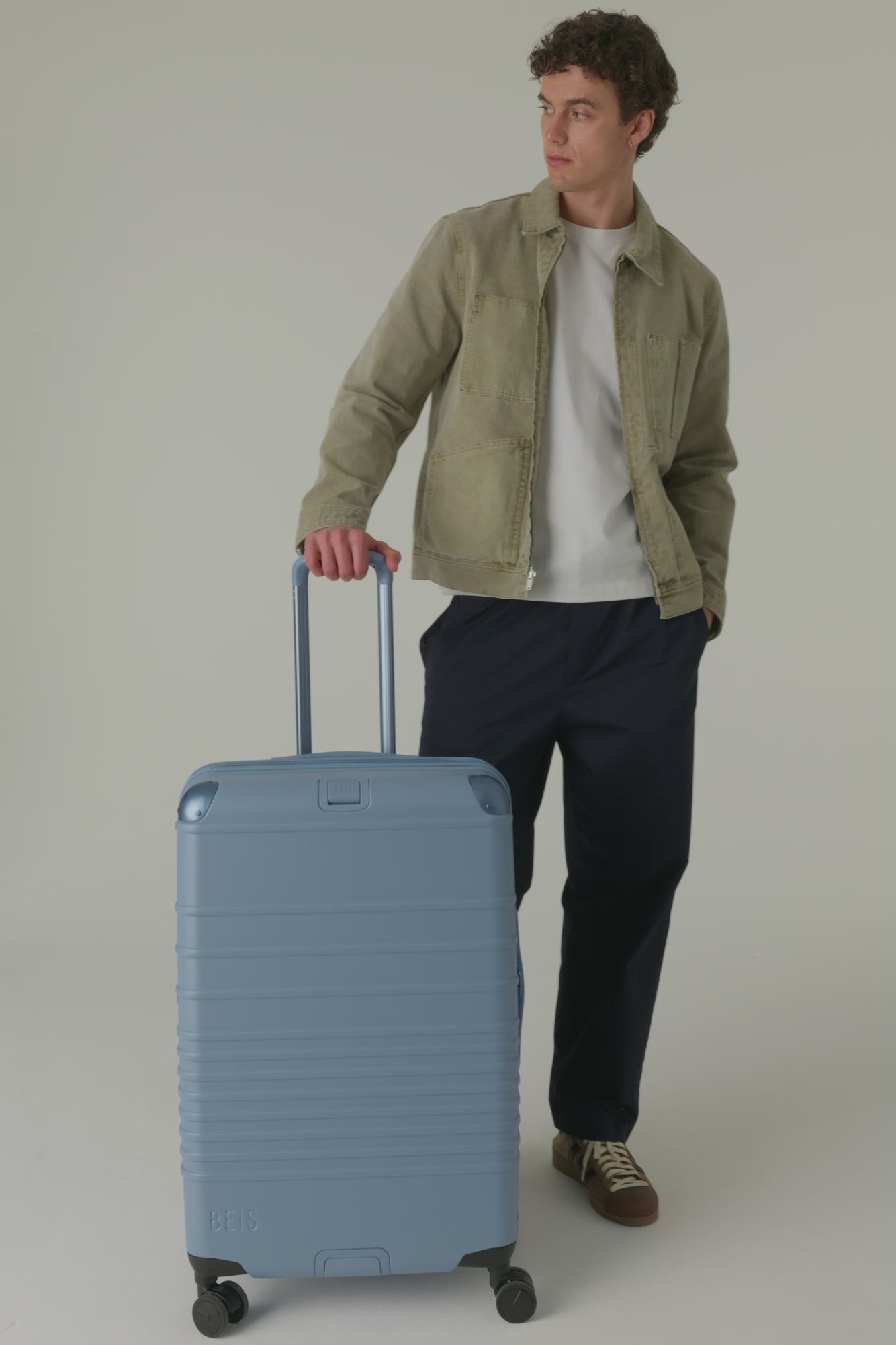 BÉIS 'The Hybrid Check-In Roller' in Dusty Blue - Blue Hybrid