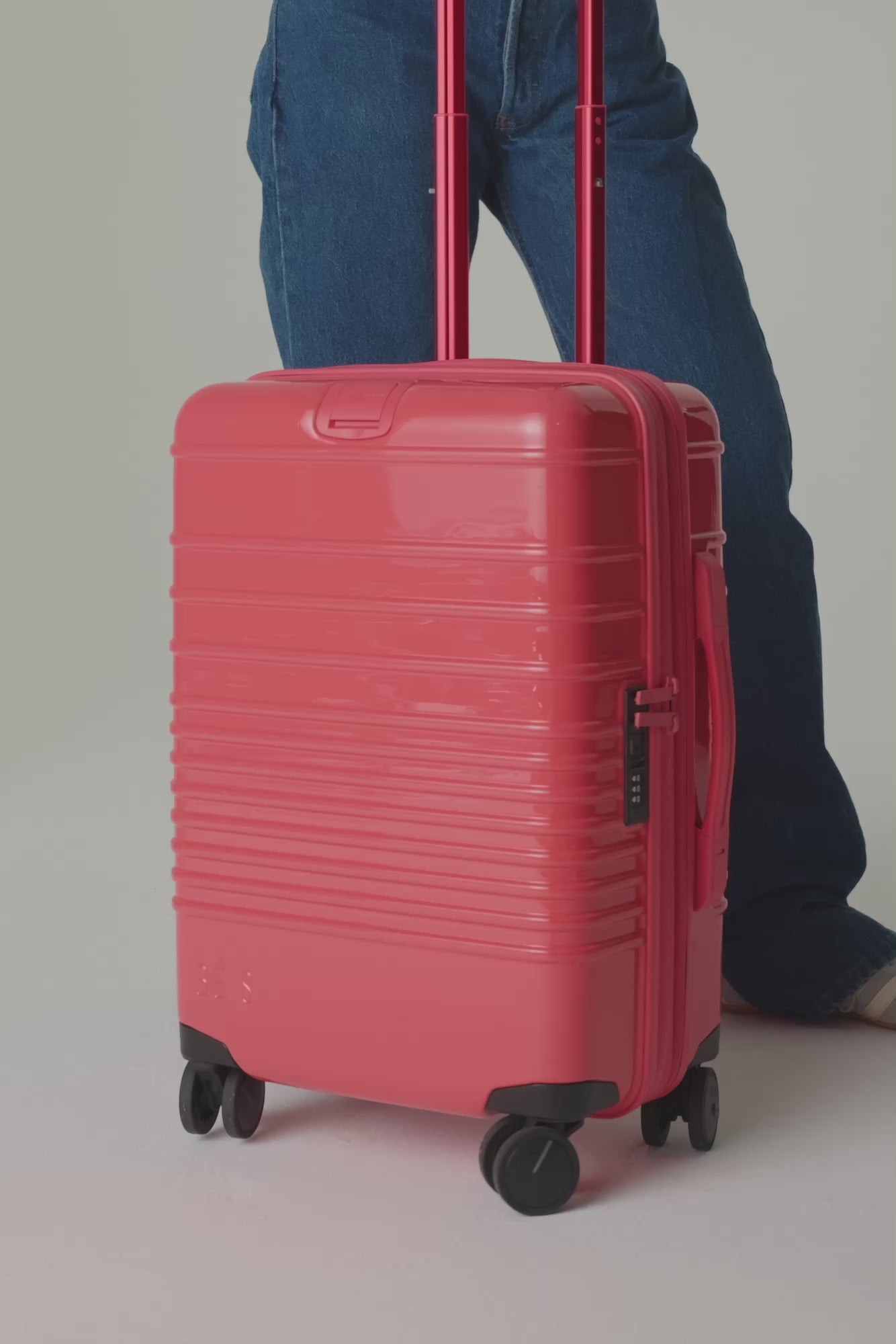 BÉIS x poppi The Carry-On Roller in Glossy Fruit Punch