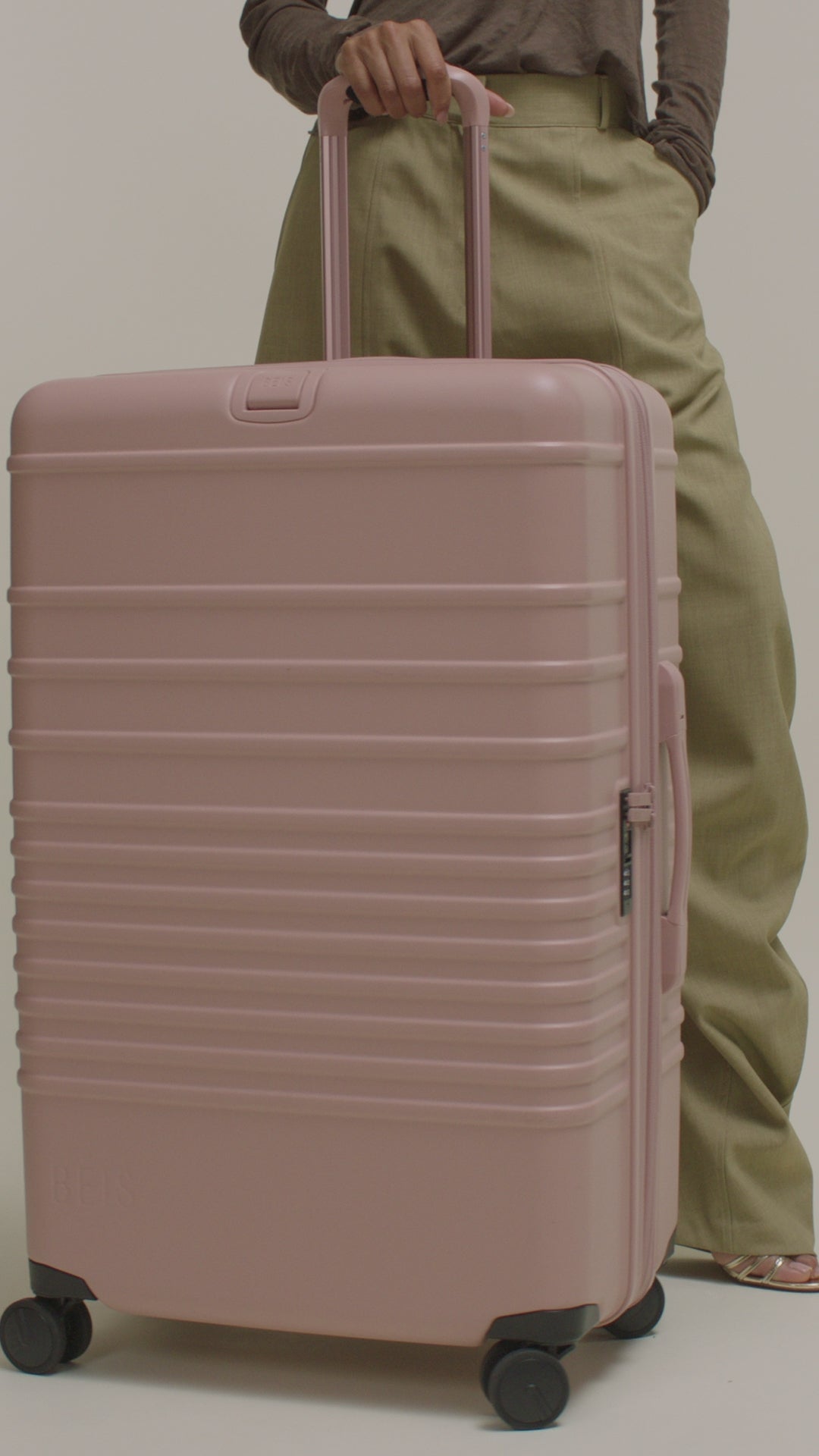 BÉIS 'The Large Check-In Roller' in Atlas Pink - 29 inch Check in