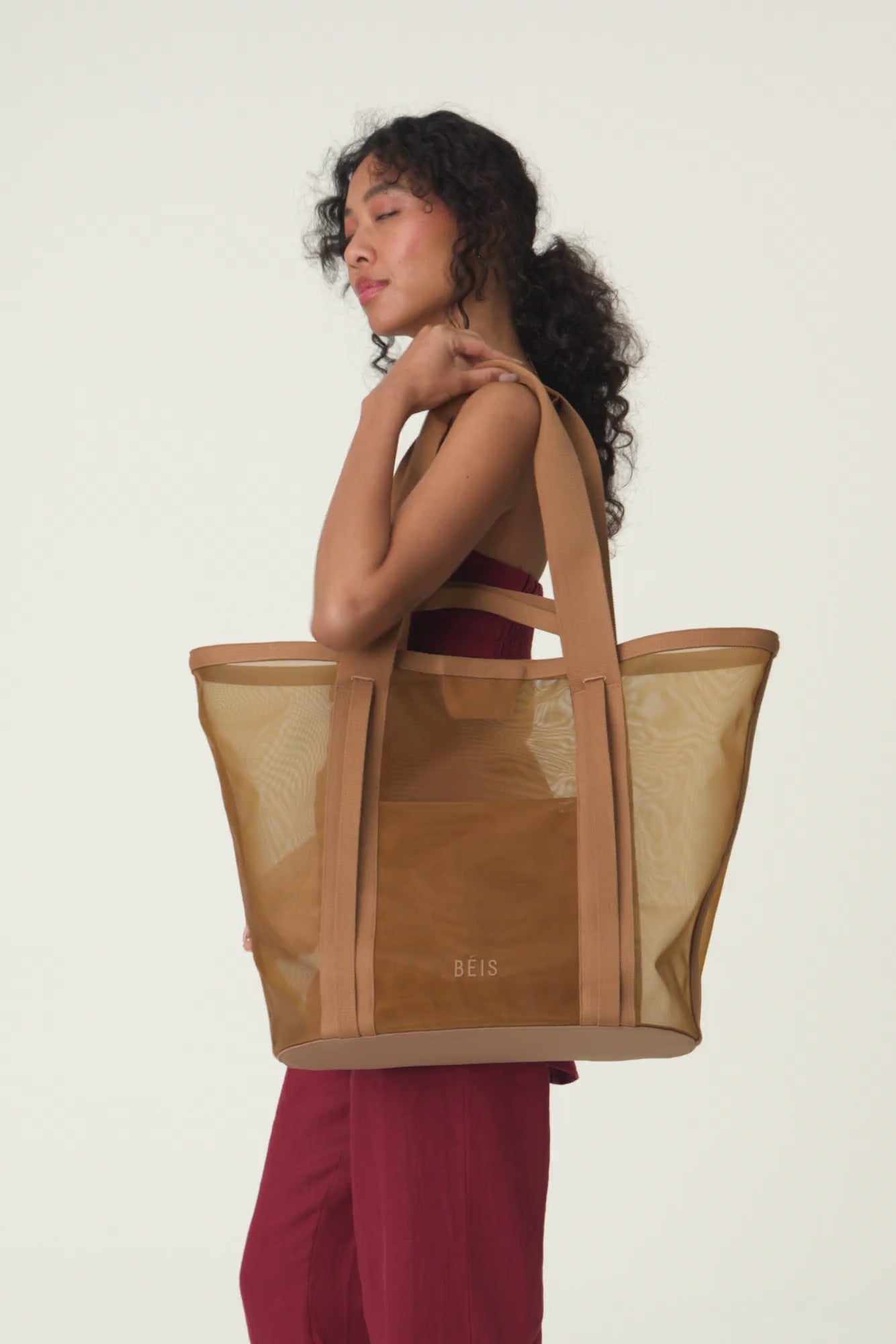 BÉIS 'The Mesh Beach Tote' in Camel - Mesh Beach Bag & Beach Tote
