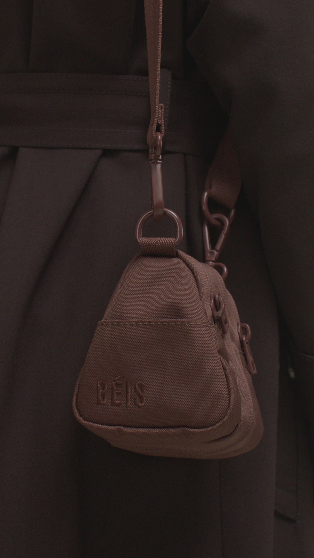 BÉIS 'The Expandable Crossbody Charm' in Maple - Brown Crossbody Bag