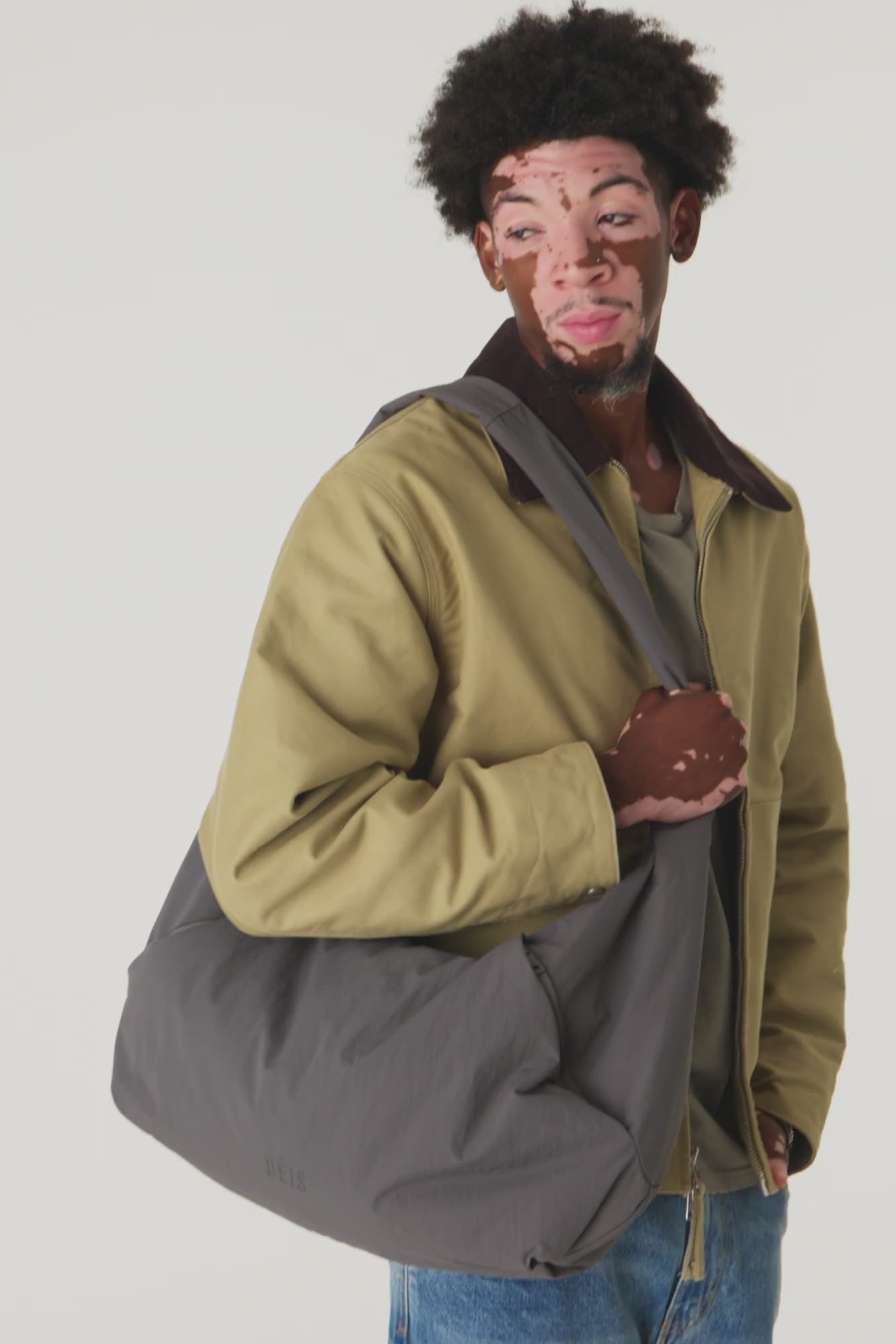 BÉIS 'The Oversized Crescent Catchall' in Charcoal - Large