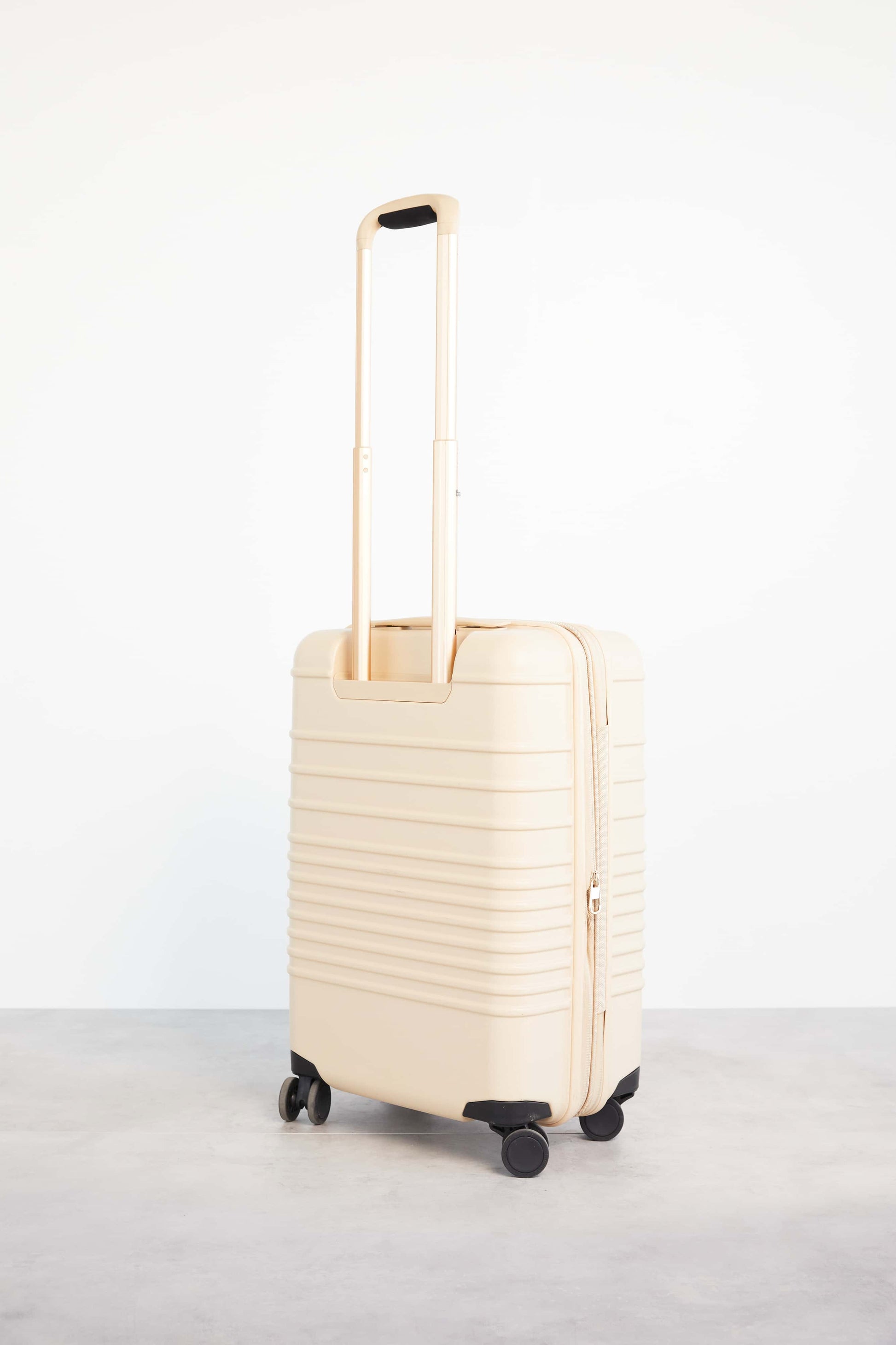 Béis The Carry-On Roller in Beige