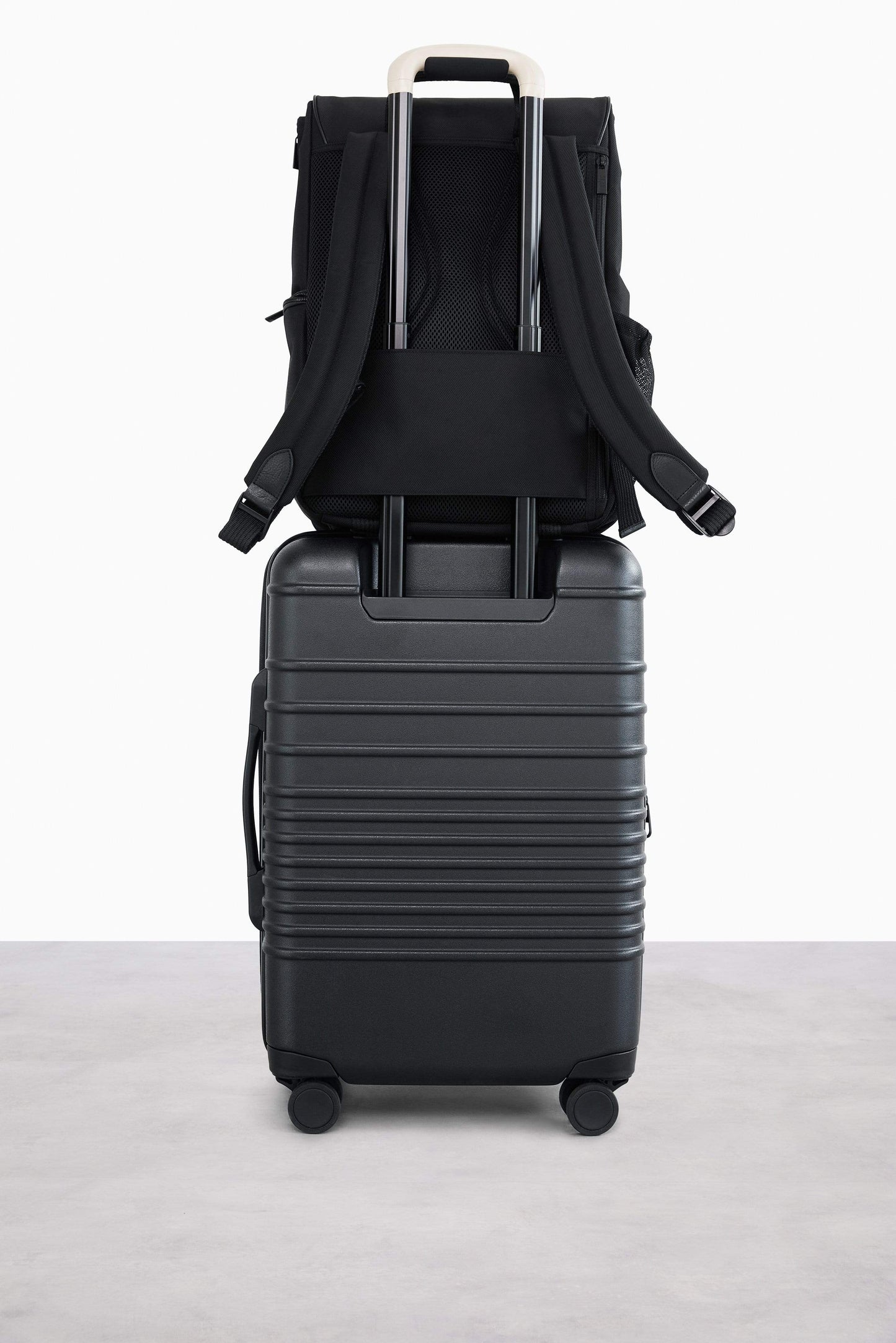 Hanging Backpack in Black Trolley Passthrough on Luggage