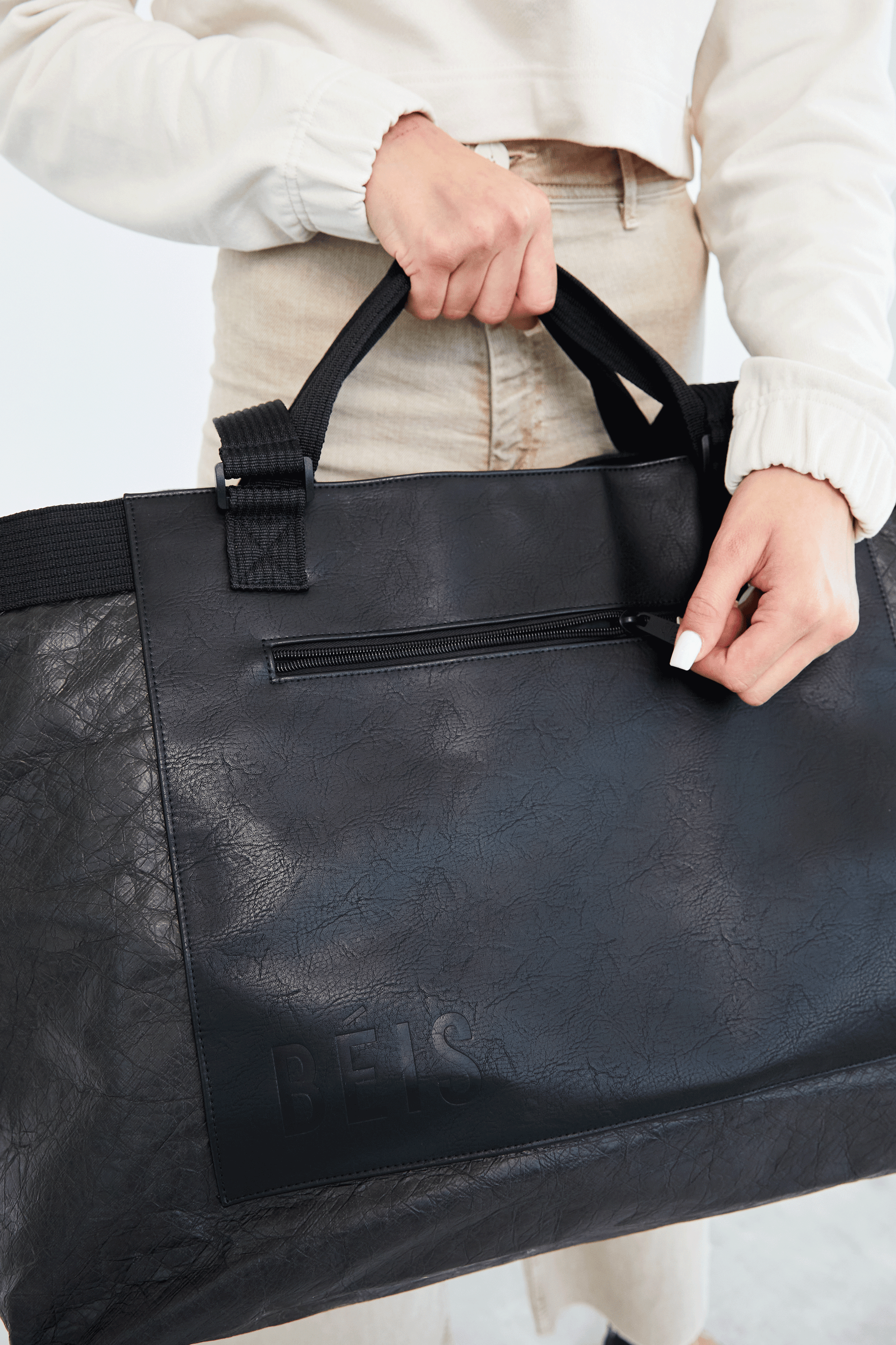 Extra Large Tote Black Front Zipper Detail